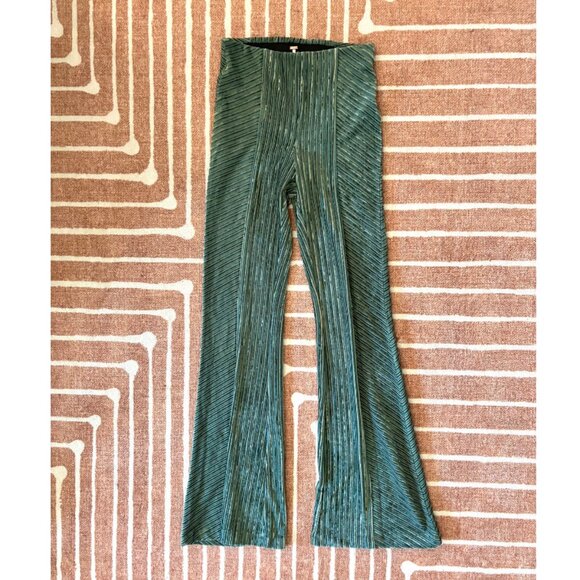 NWT Free People Slim Pull-On Velvet Flare Pants in Laurel Wreath Green, Size XS - Picture 4 of 5